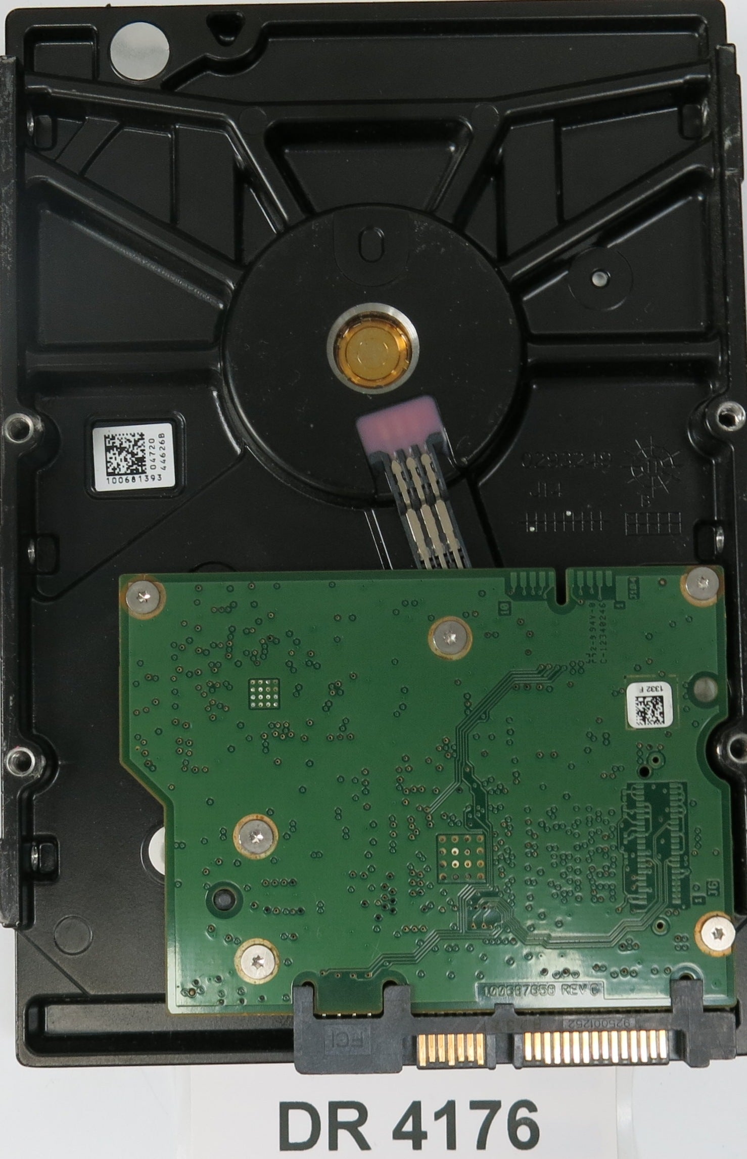 ST2000VM003,  P/N:1CT164-262,  FW:ES22,  Serial:W1H0CTLY,  2000GB 3.5,  PCB:100687658- REV C