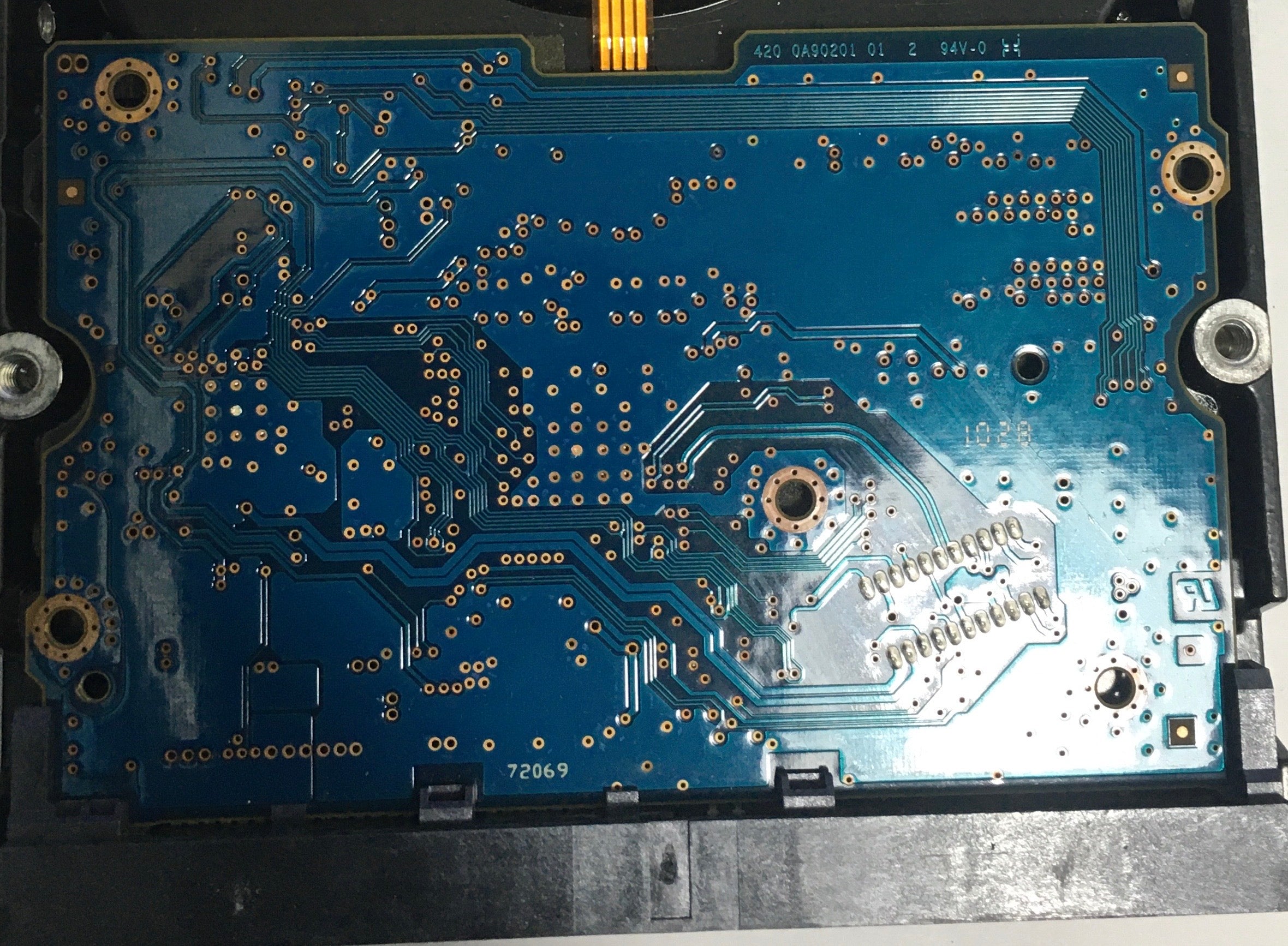 HUA722020ALAC31,  P/N:0F10629,  MLC:JPK3FD,  Serial:B9G6D7YF,  2000GB 3.5,  PCB :110-0A9021-01- REV A