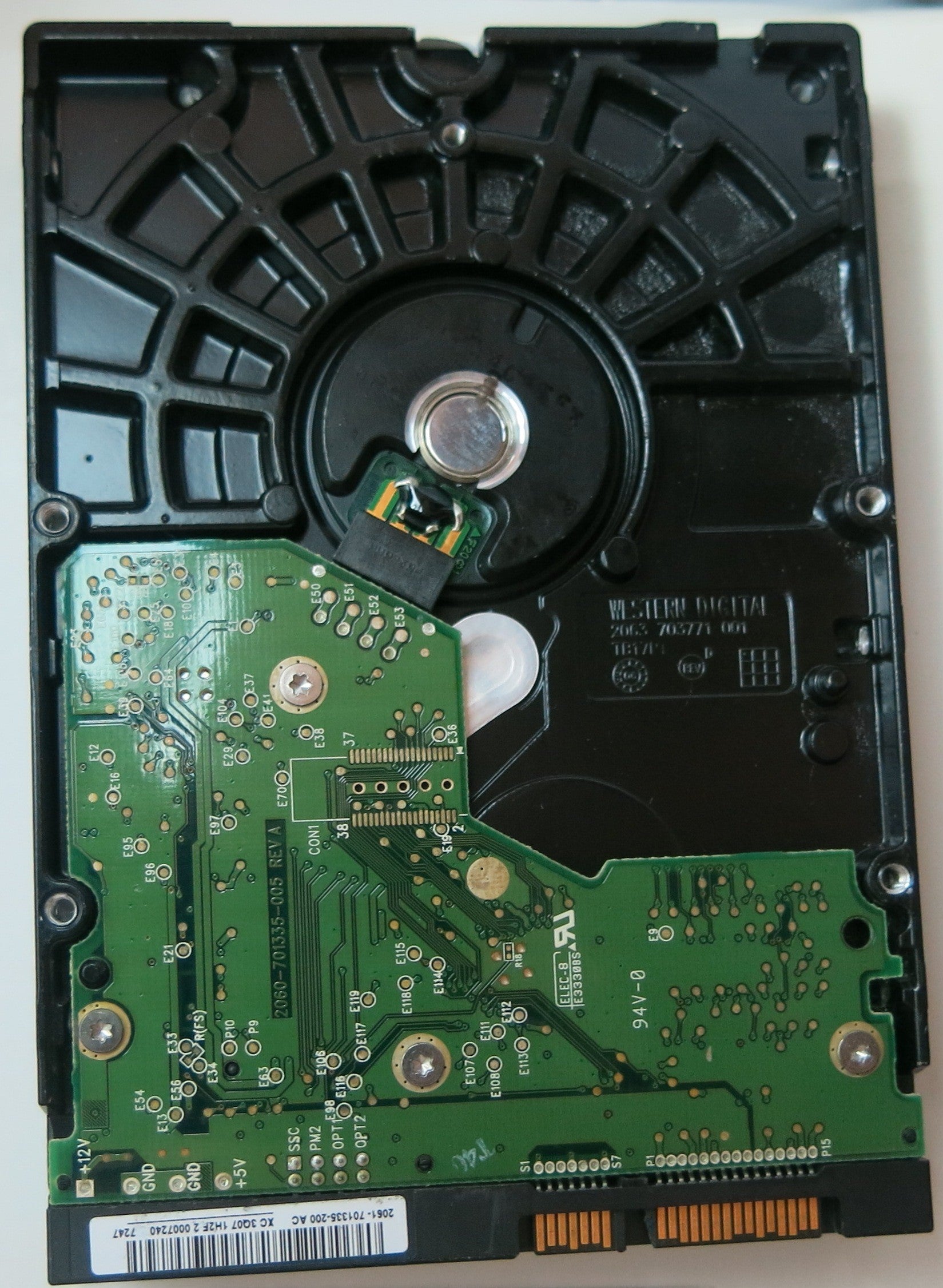 WD1600YS-01SHB1 PCB: 2060-703135-005 REV A SERIAL NUMBER: WCAP01699588 DCM DSBHNT2CH 160GB