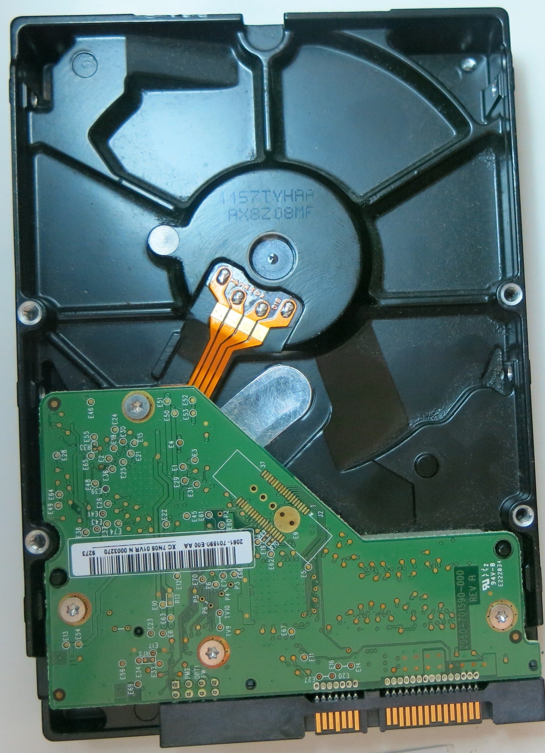 WD2500AAJS-75M0A0 PCB: 2060-701590-000 REV A SERIAL NUMBER: WCAV20518936 DCM HANNNT2AHN 250GB
