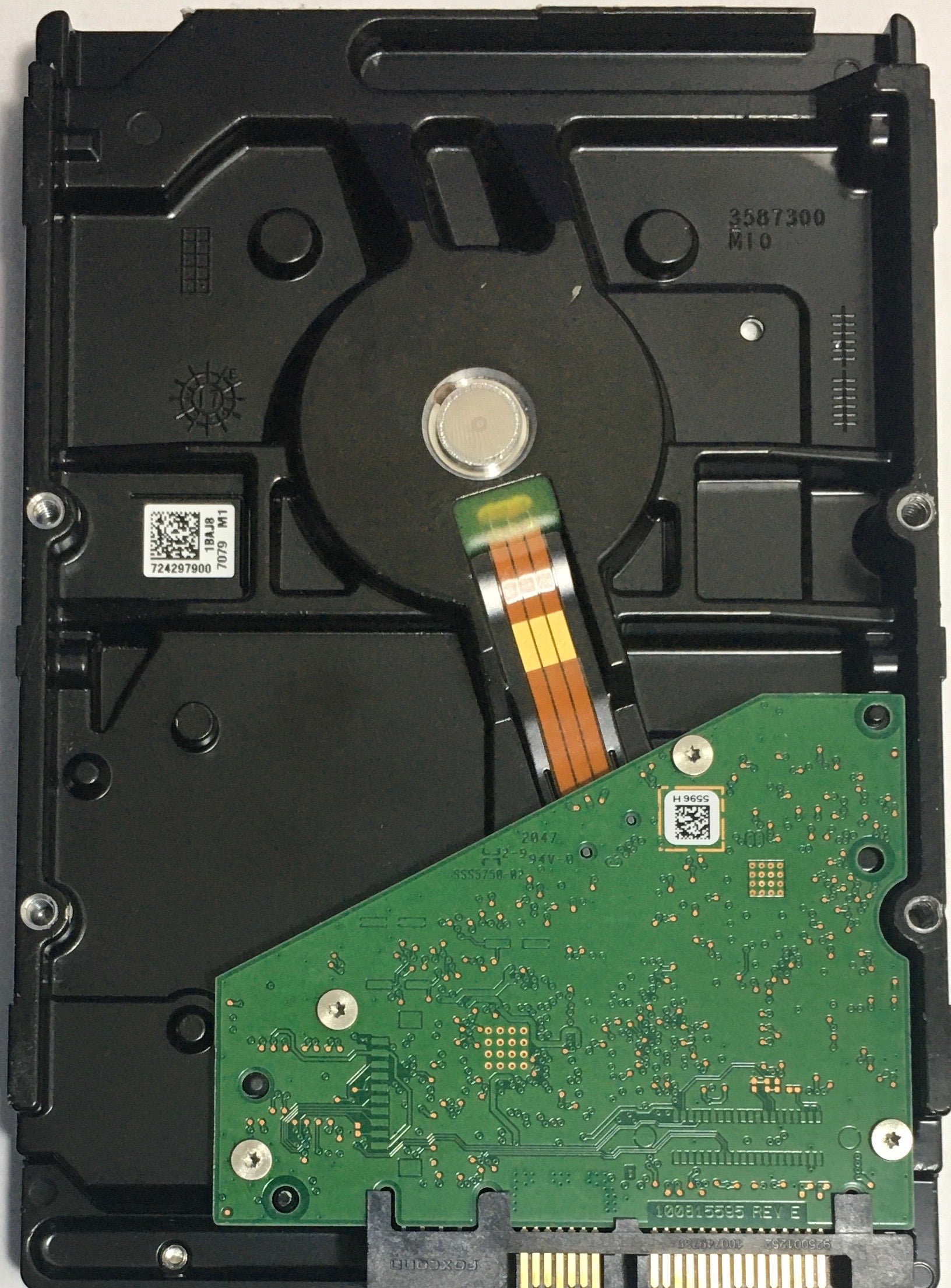 ST2000VX007,  Serial:WFM1452R,  2000GB 3.5,  PCB:100815595- REV E